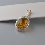 Privezak ćilibar - 0496