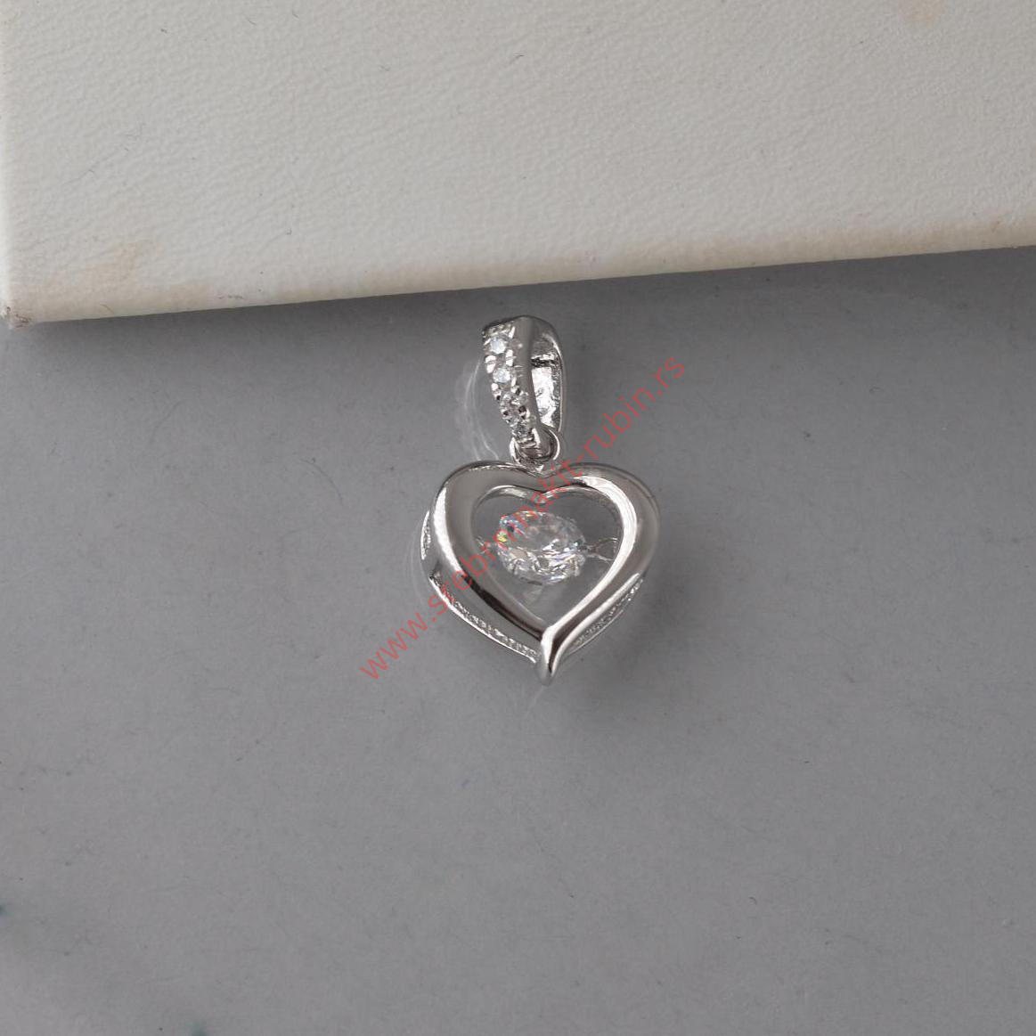 Privezak srce sa cirkonima Privezak srce sa cirkonima - 0120 - Slika 1