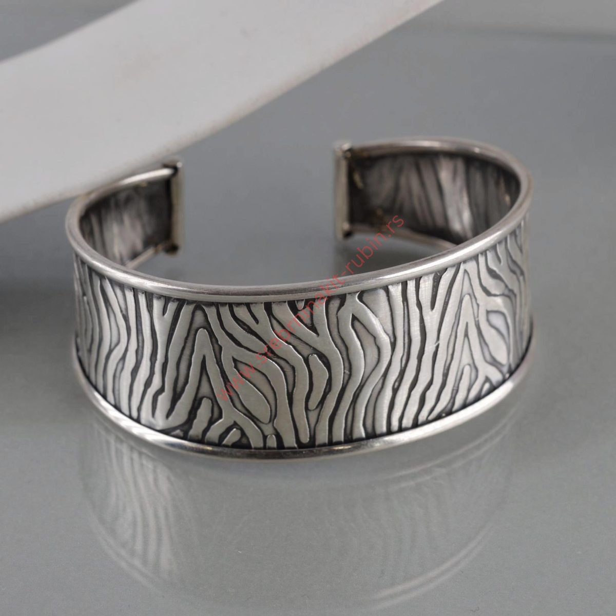 Narukvica patinirana kruta talasaste pruge - 0363 - Slika 3