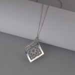 Lančić sa priveskom kvadrat cvet - 0879 - Slika 3