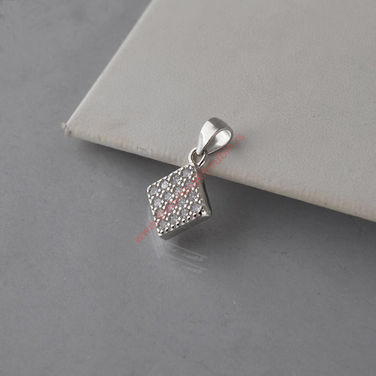 Privezak kvadrat sa cirkonima Privezak kvadrat sa cirkonima - 1002 - Slika 1