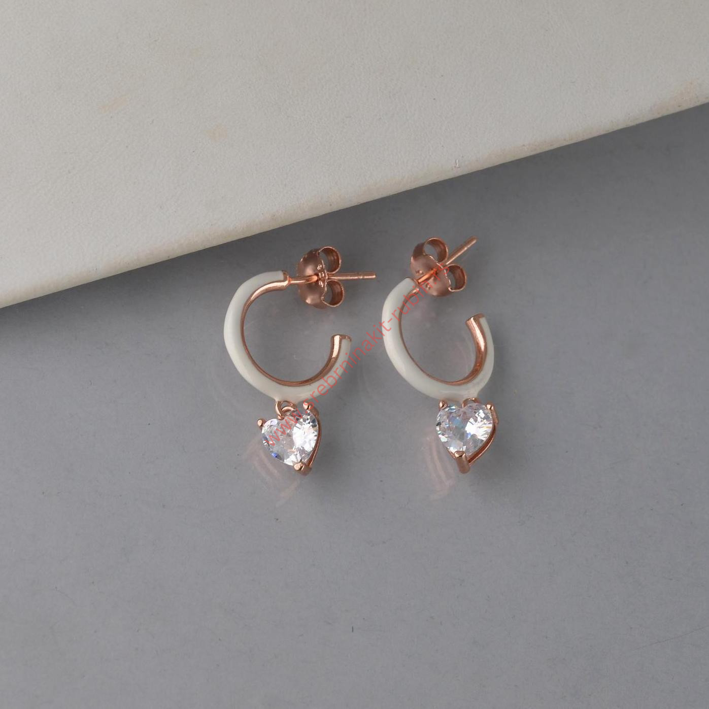 Minđuše srce kristal sa emajlom Minđuše srce kristal sa emajlom - 1254 - Slika 1